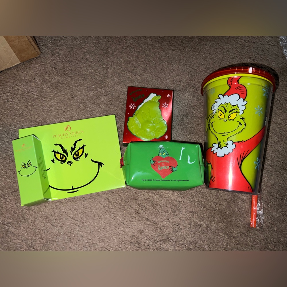 Makeup Revolution Grinch Collection